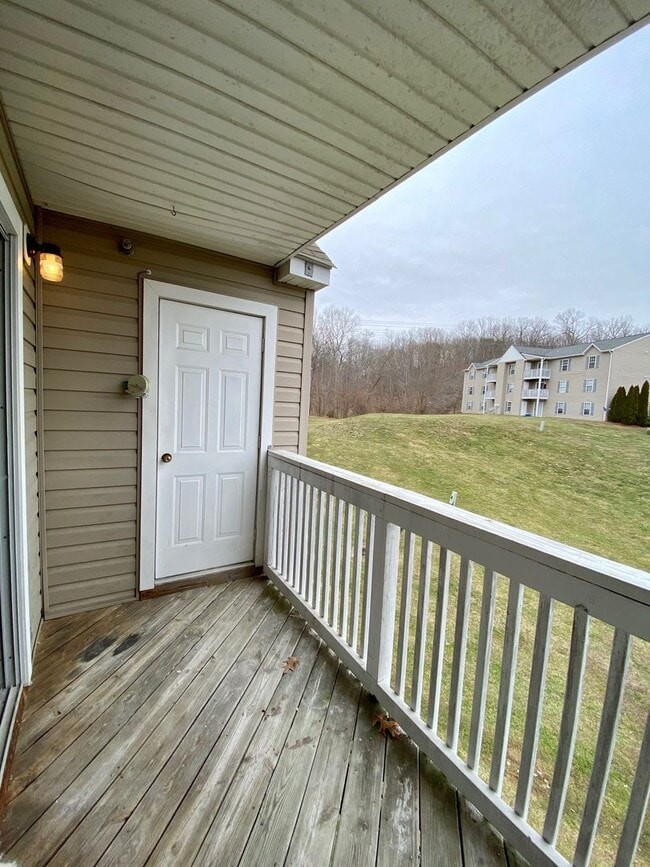 Building Photo - One Bedroom Condo in North Stafford