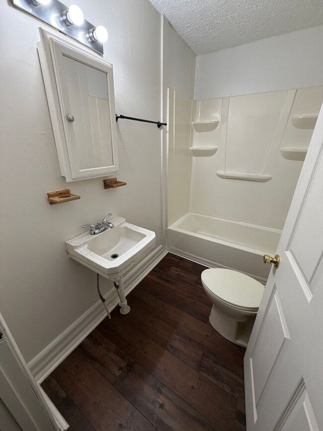 Building Photo - 1810 Laurel St