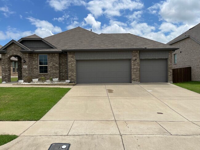 Primary Photo - 413 McCoy Dr