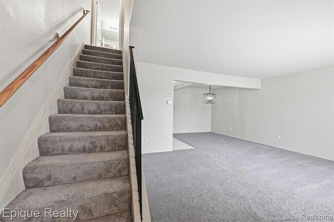 Building Photo - 29792 City Center Dr