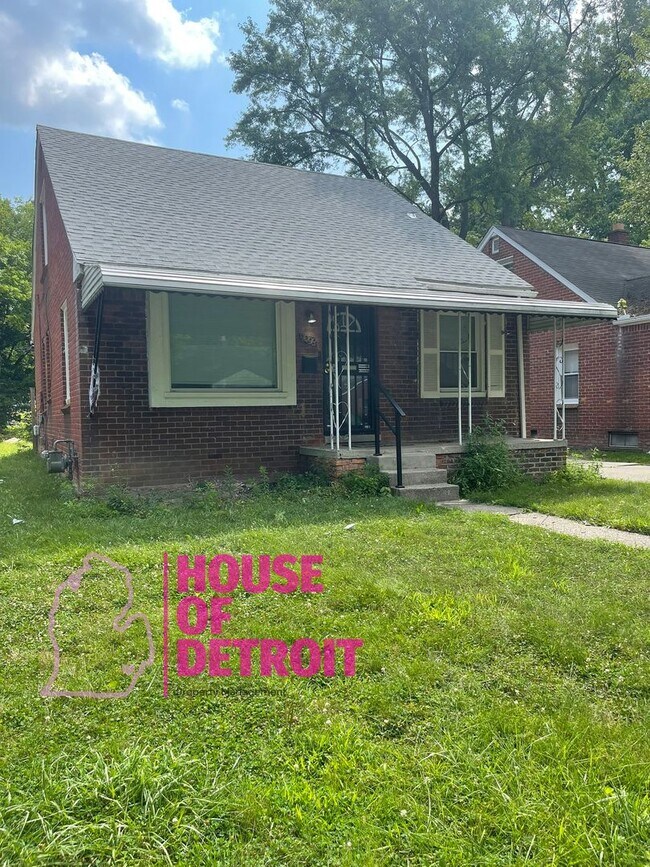 Building Photo - SUMMER SPECIAL~ 3 BEDROOM 1.5 BATH~ FREE P...