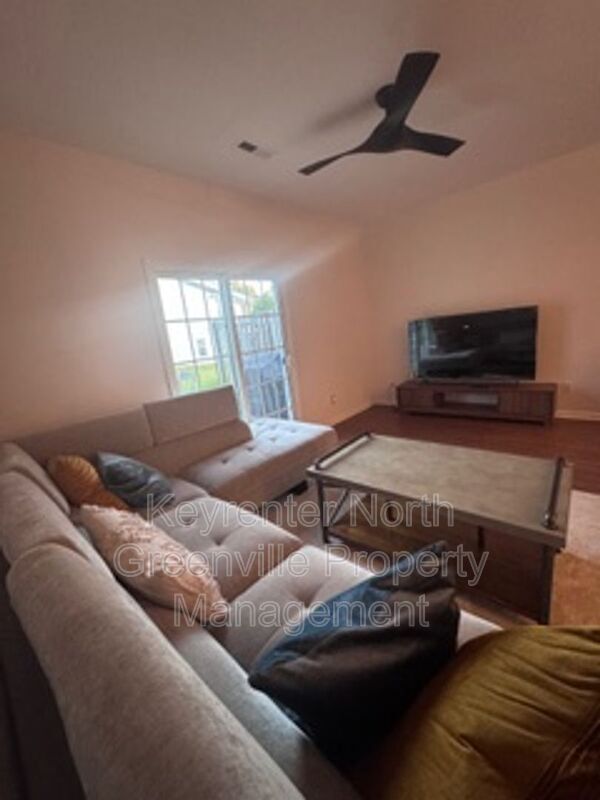 Building Photo - 612 Graythorn Ln