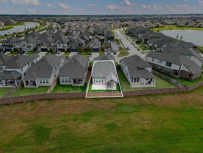 Building Photo - 997 Newport Crk Dr