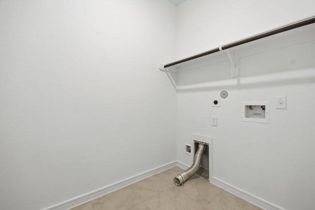Building Photo - 8427 Bay Rdg Cir