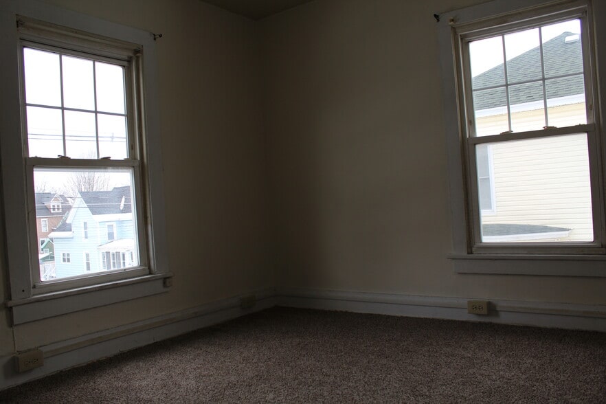 Building Photo - 436 Cross St