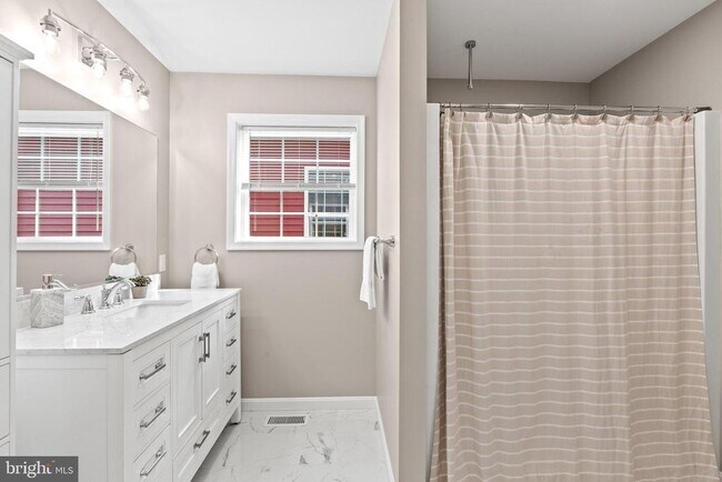 Building Photo - 22802 Lawrence Ave