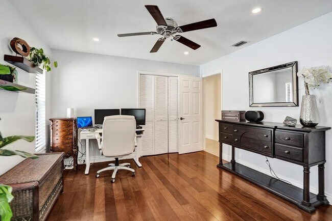 Building Photo - Boca Raton Beautifully Updated 4 Bedroom Pool Home
