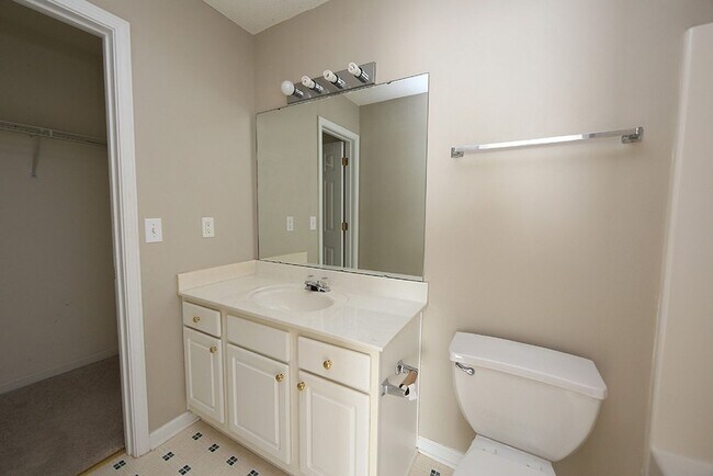 Building Photo - 3 Bedroom Home/2 Car Garage  *NW Raleigh L...
