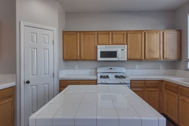 Building Photo - 9222 Cazador St