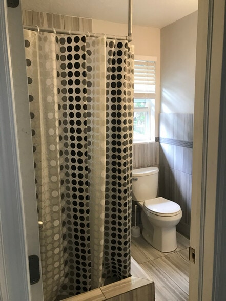 Building Photo - 116 NW 12th St