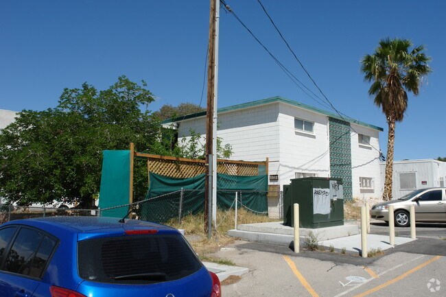 Primary Photo - 4430 Escondido St