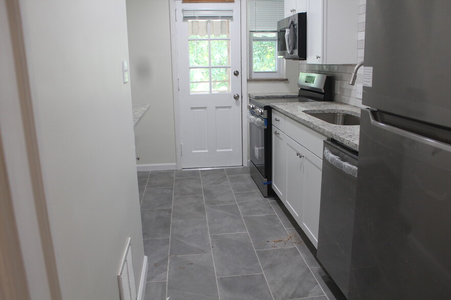 Primary Photo - 1448 Elmwood Ave