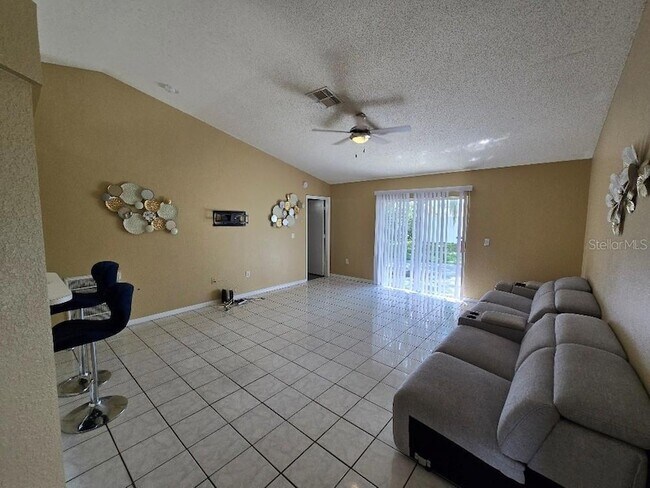 Building Photo - 3511 Majesty Loop