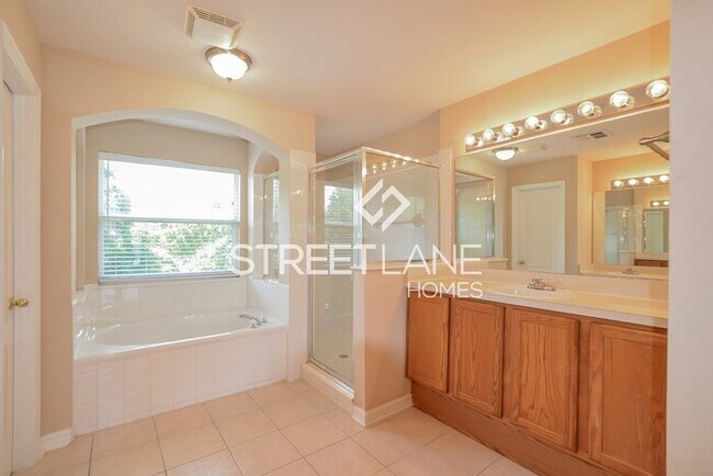 Building Photo - REDUCED PRICE! Charming 5 Bedroom in Orlando!