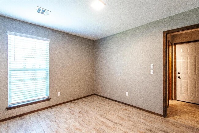 Building Photo - 1425 Venus Cir