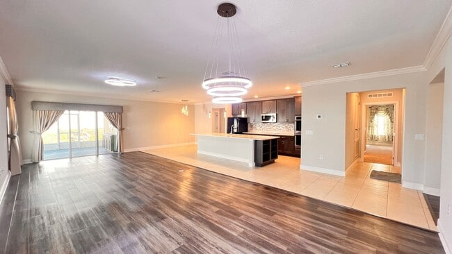 Building Photo - Immaculate 4 BR / 3 BA - With an OFFICE!