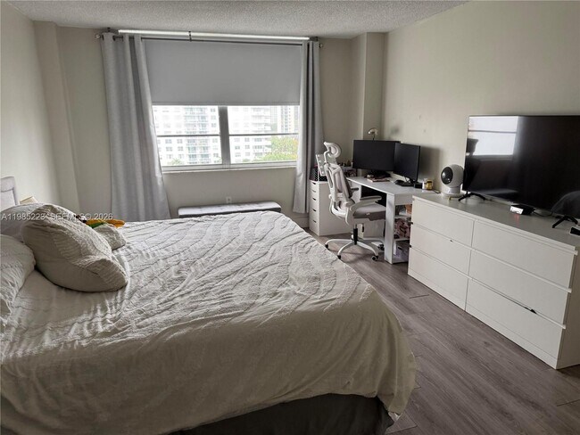 Building Photo - 2801 NE 183rd St