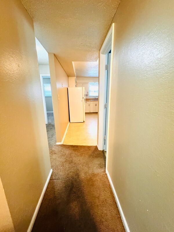 Building Photo - 1415 W Maple Ave