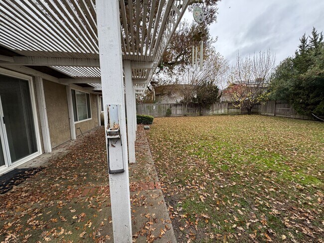 Building Photo - Large Three Bed, Two Bath Home in Stonewood Estates