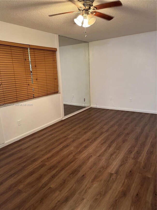 Building Photo - 10762 La Placida Dr