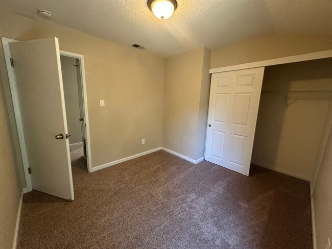 Building Photo - Updated 3 Bedroom 2 Bathroom Townhome with...