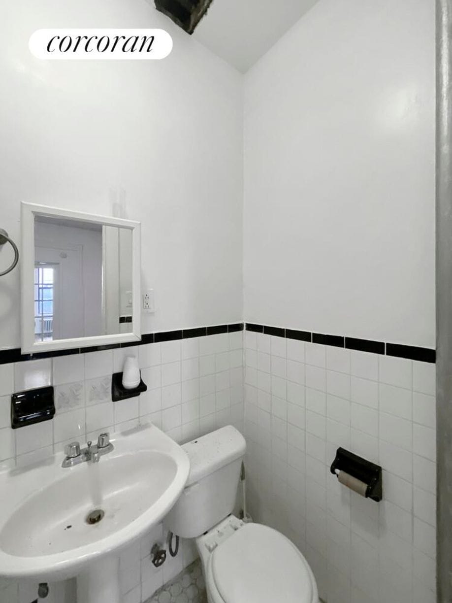 Building Photo - 1726 Amsterdam Ave