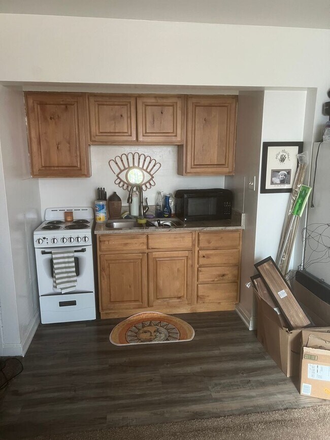 Building Photo - South of BYU Campus 1 bed /1 bath