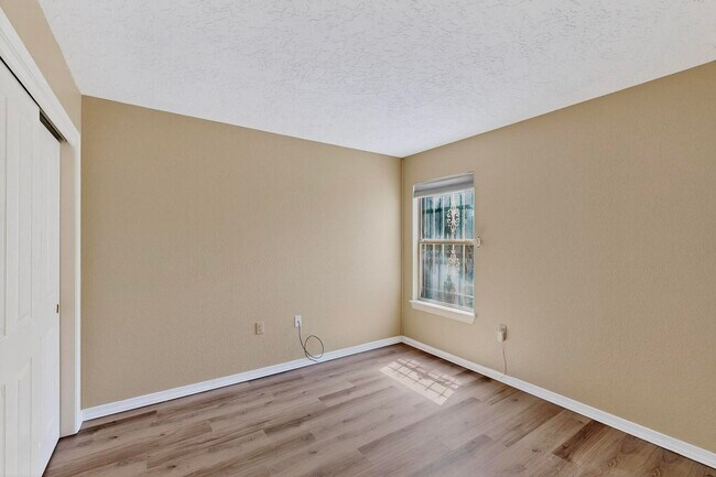 Building Photo - 9824 Lagrima De Oro Rd NE