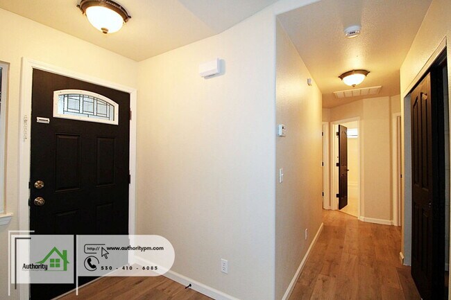 Building Photo - 3527 Savage Dr