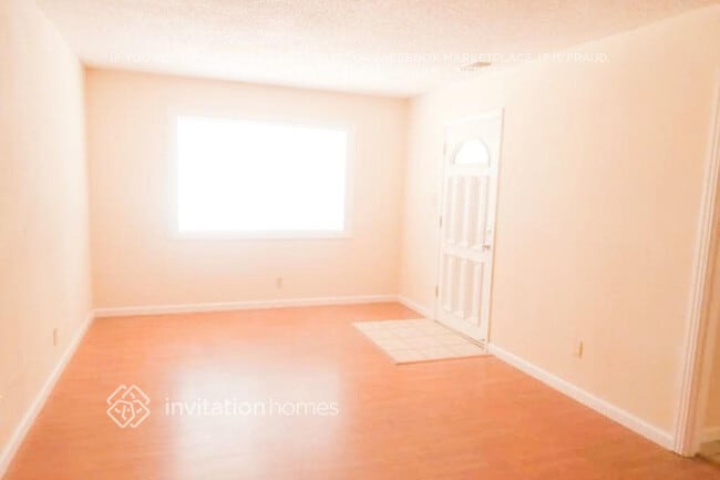 Building Photo - 3200 San Diego Way