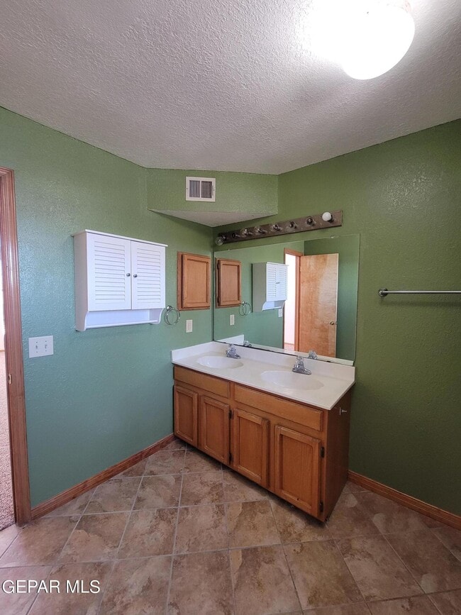 Building Photo - 6920 Imperial Ridge Dr