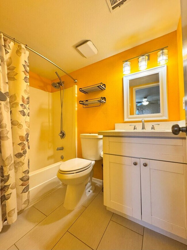 Building Photo - REMODELED 4 BEDROOM HOME WITH HUGE YARD, C...