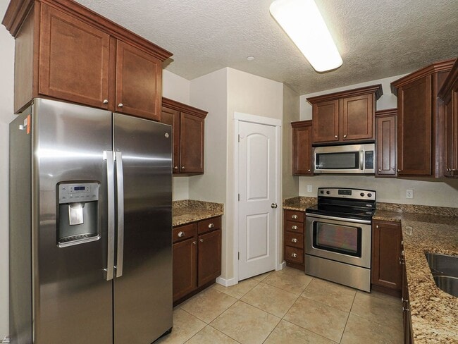 Building Photo - 3 Bedroom, 2 Bathroom Condo