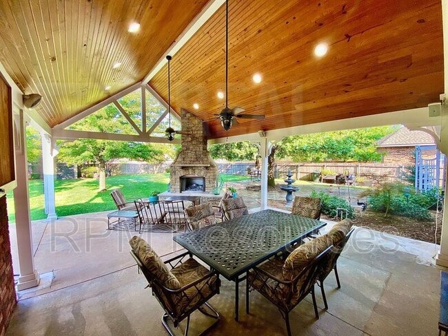 Building Photo - 216 Castle Rock Rd