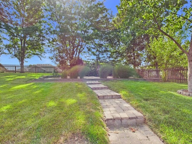 Building Photo - 116 Deerfield Dr