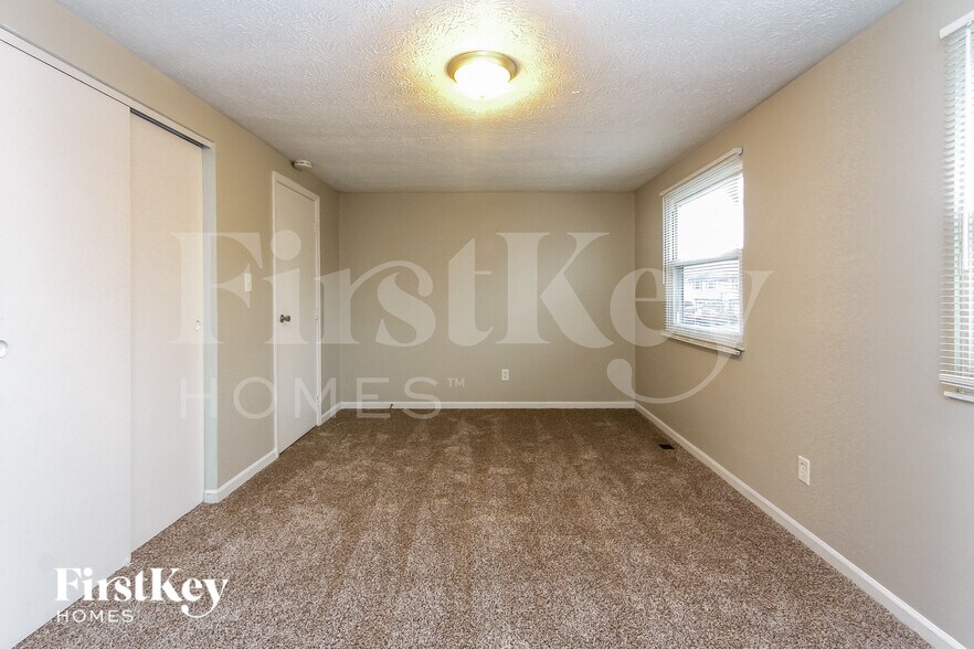 Building Photo - 5717 Hacienda Ct