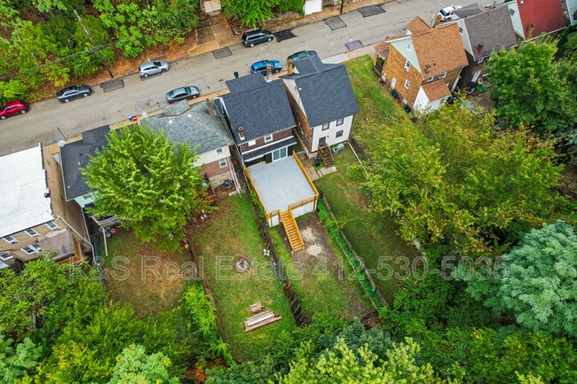 Building Photo - 2242 Manor Ave