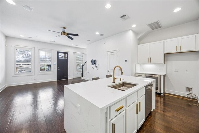 Building Photo - 2520 Bluebonnet Ln