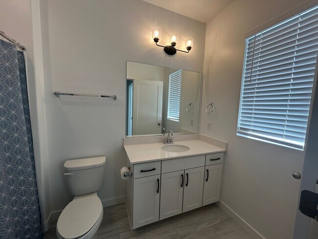 Building Photo - 284 W Saddlebrook Dr