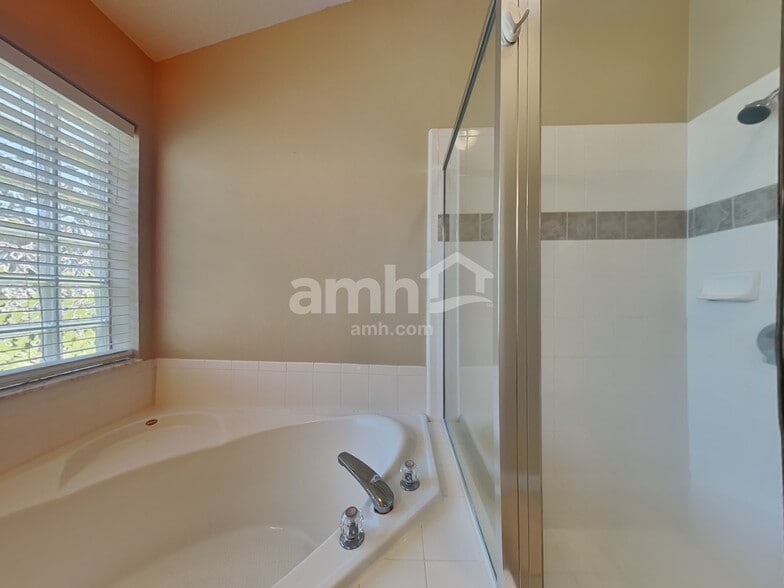 Building Photo - 1075 Princeton Dr