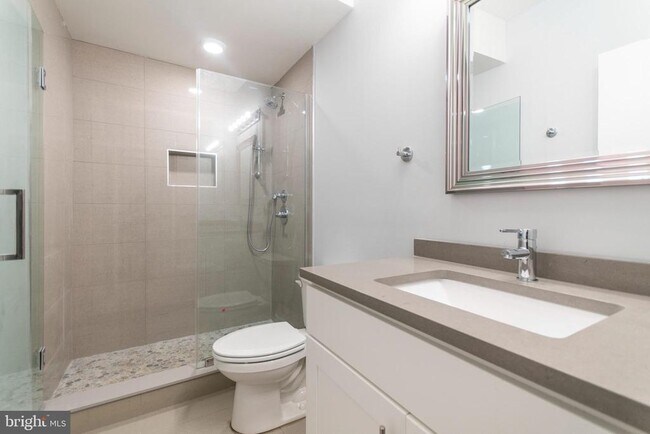 Building Photo - 812 N Uber St