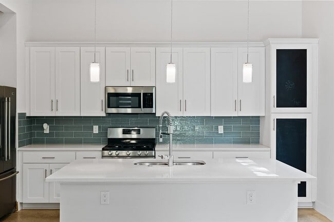 Building Photo - 1609 J J Seabrook Dr