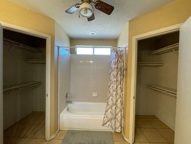 Building Photo - 3817 Water Oak Dr