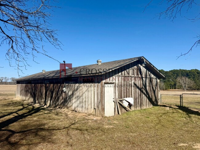 Building Photo - Charming 3 Bedroom, 2 Bathroom Home!