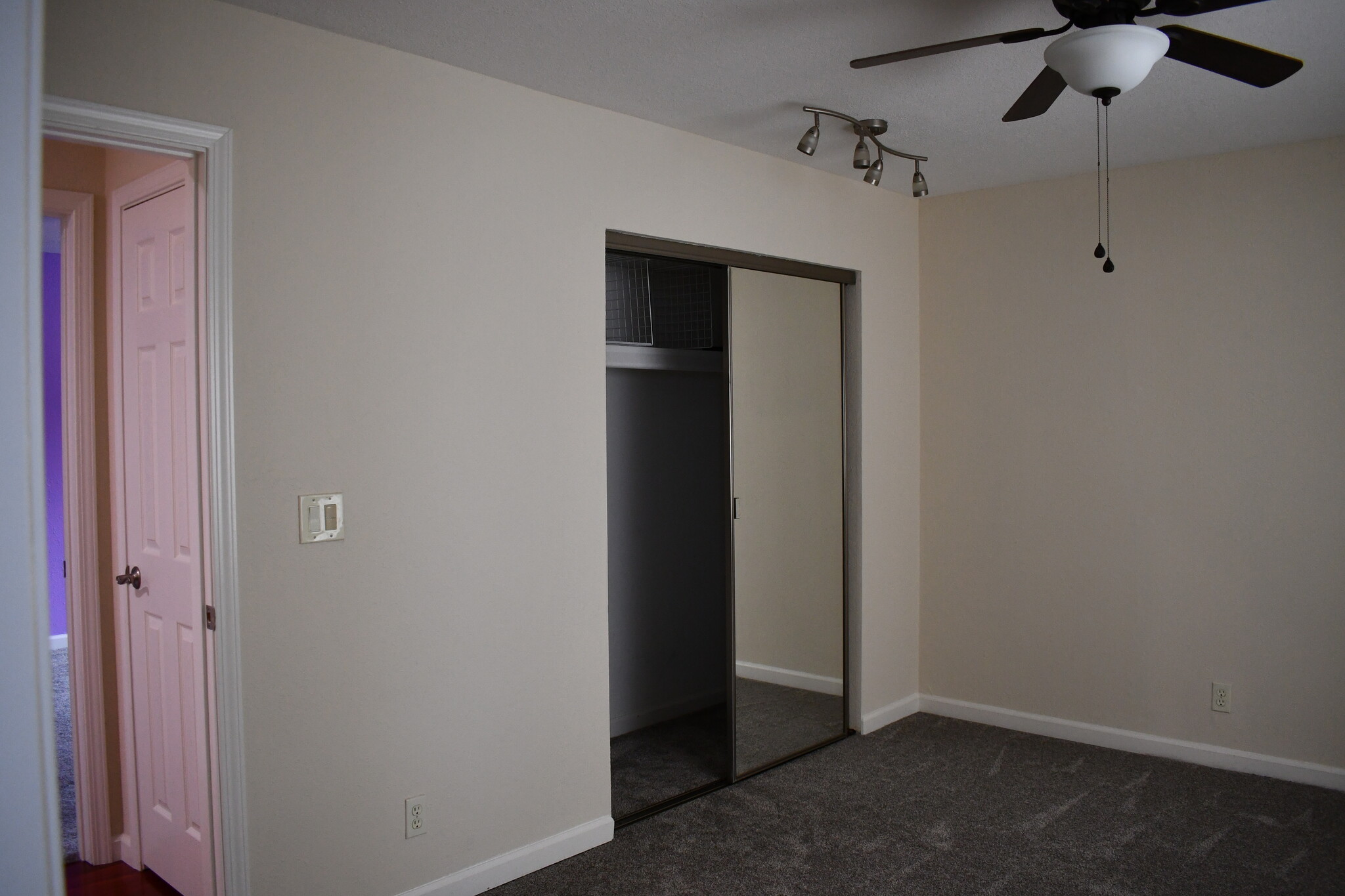 Building Photo - 1549 Brookvale Dr