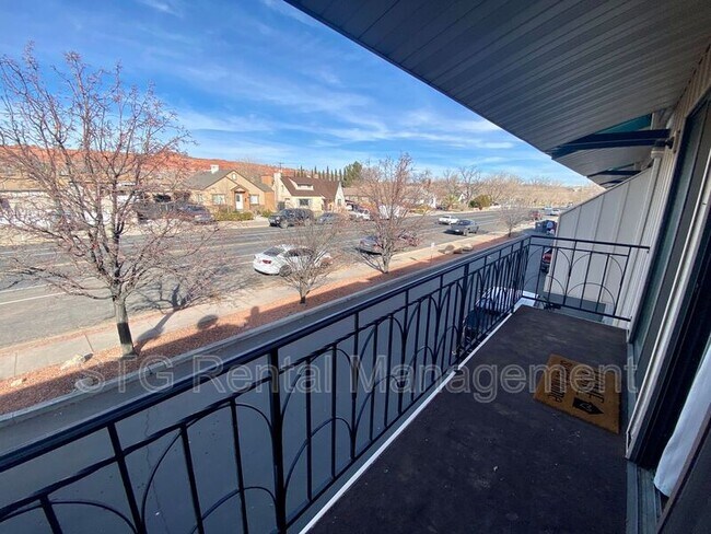 Building Photo - 325 S 200 E