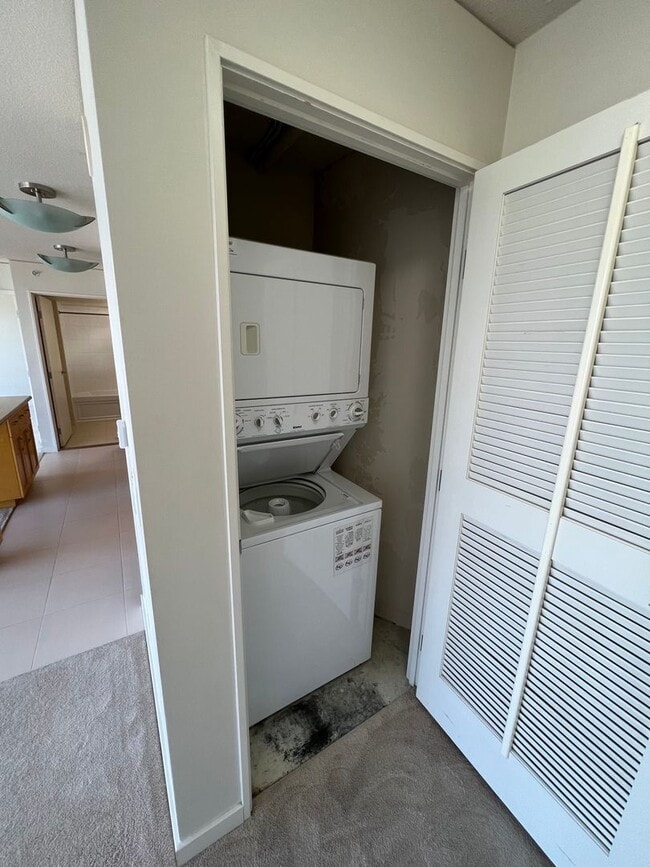 Building Photo - 1 bed / 1 Bath / 1 Parking @ Moana Pacific