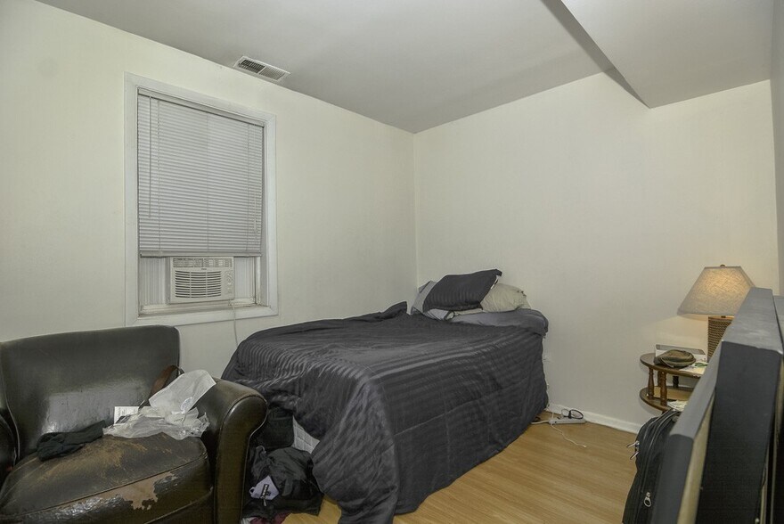 Building Photo - 1436 W Belmont Ave