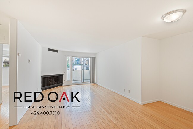 Building Photo - Charming, Sunlit One Bedroom Featuring a P...