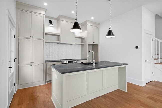 Building Photo - 267 E 11th St